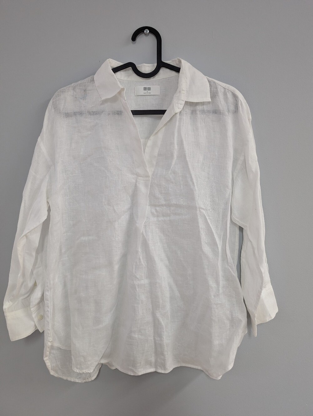 Uniqlo White Linen V-Neck Button Front Shirt - Japan Size S (Fits like US XS)